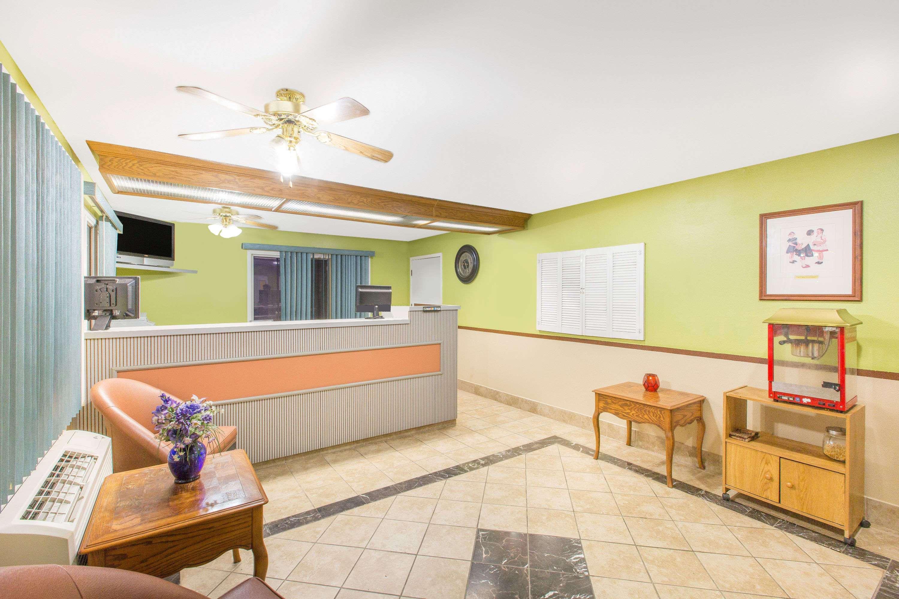 Travelodge Denison Екстериор снимка